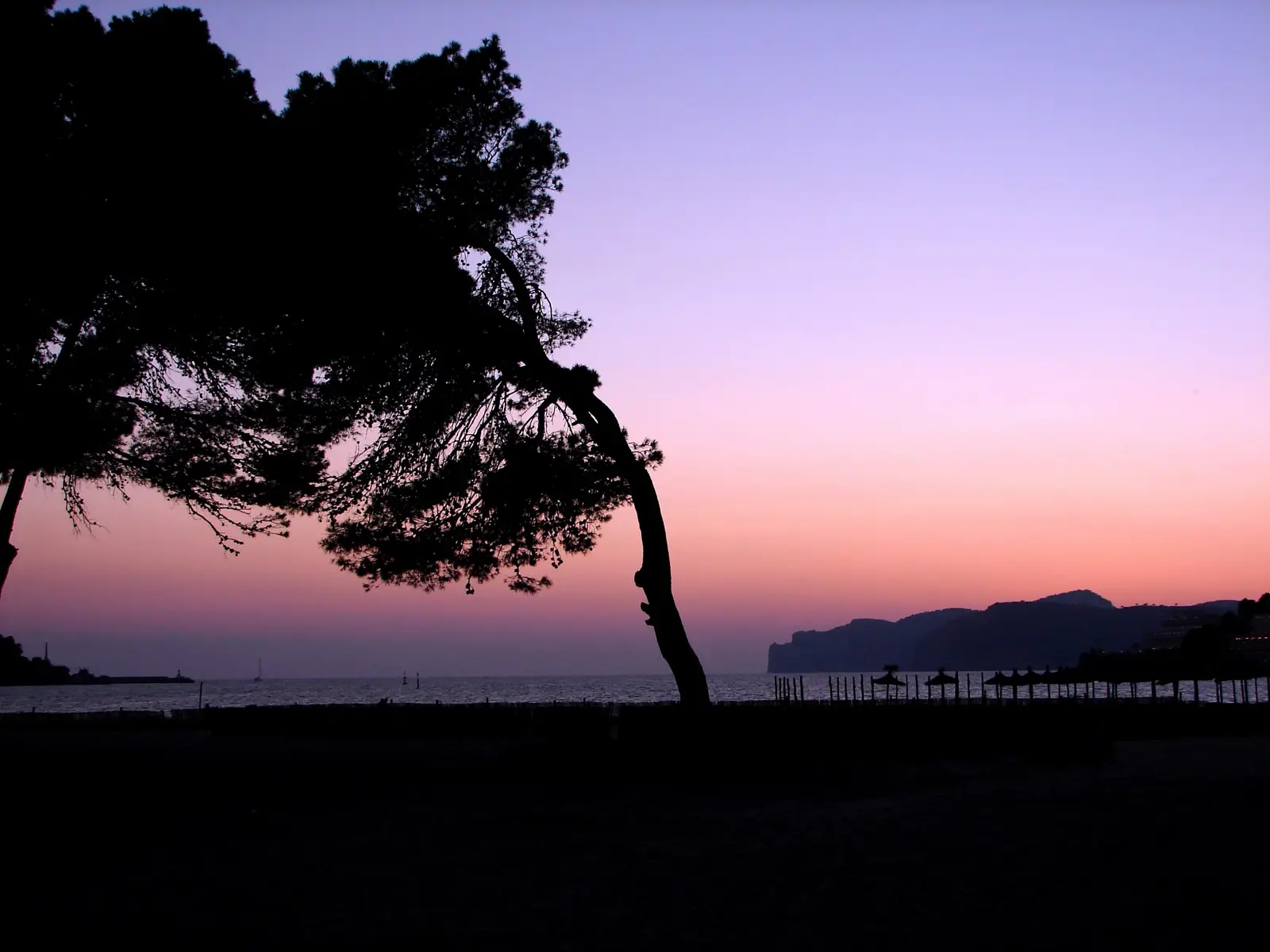 Solnedgång över stranden i Santa Ponça